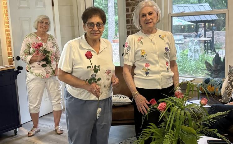 The Bulb & Blossom May meeting was held at the home of member Pam Quirk. 